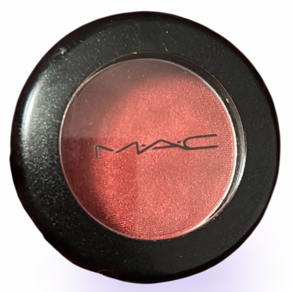 MAC Cosmetics Red Eyeshadow Bold Color - Picture 6 of 6